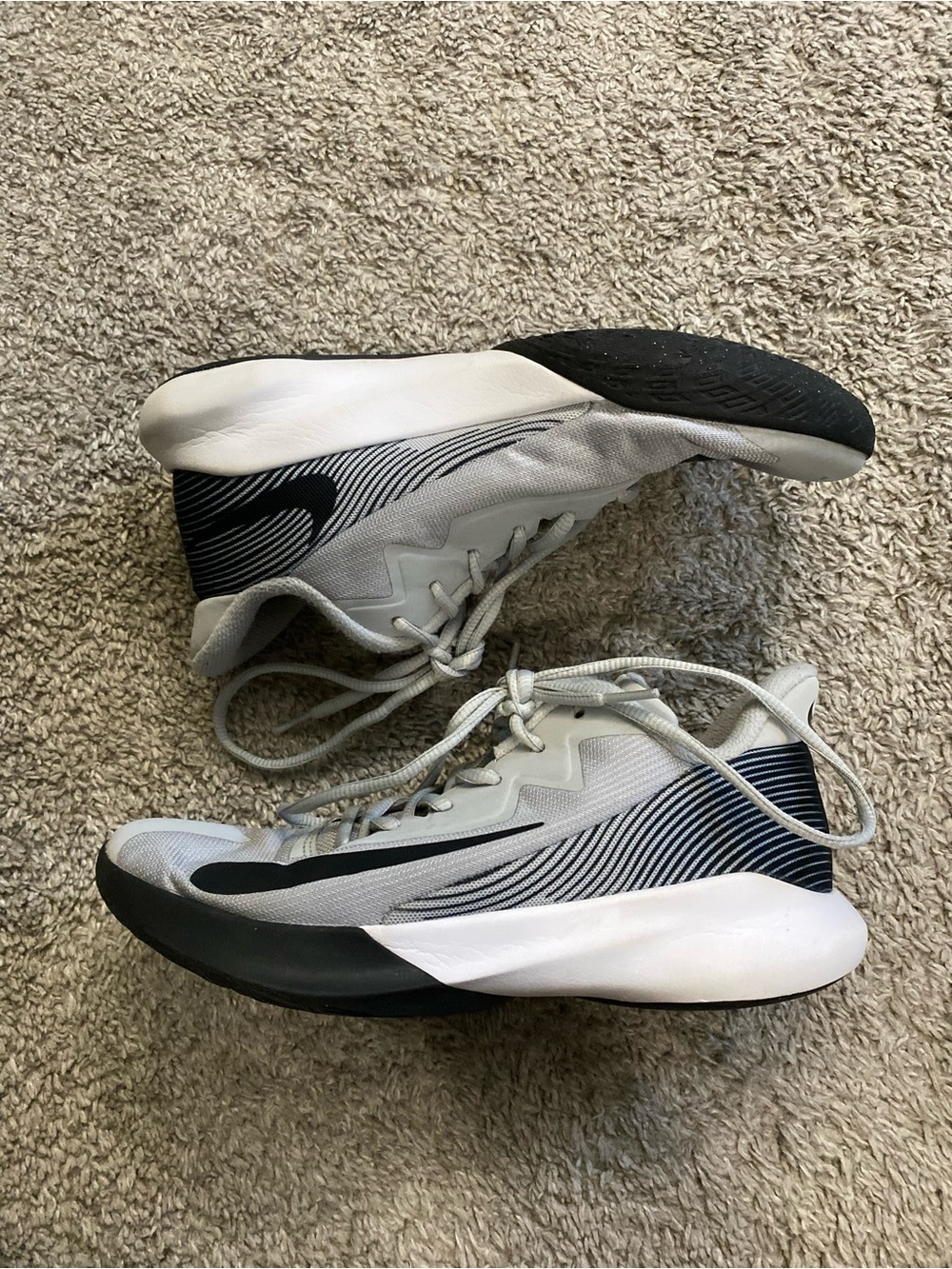 Nike Men’s White and Black Athletic Basketball Sneakers